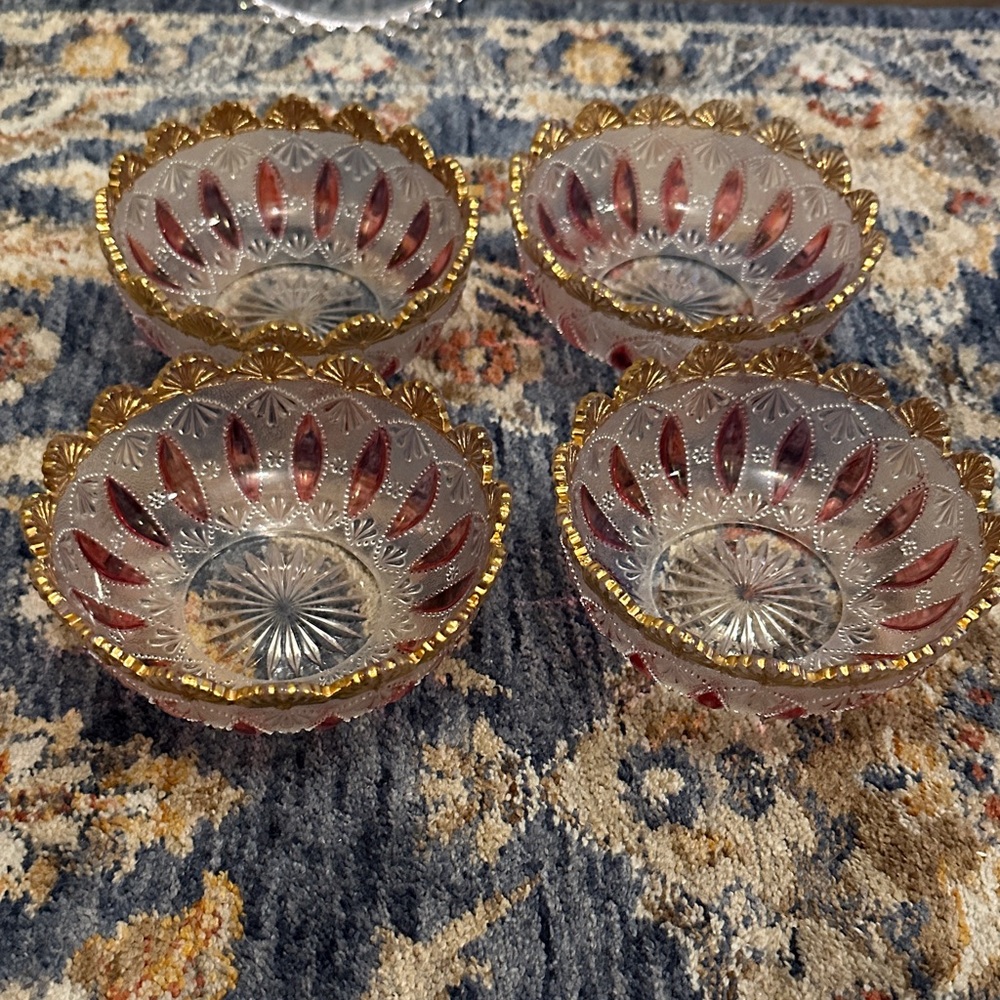 age EAPG Berry Bowl: New Jersey Loops & Drops, Gold Luster